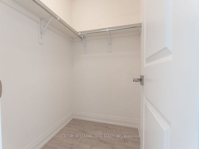 517 - 591 Sheppard Ave E