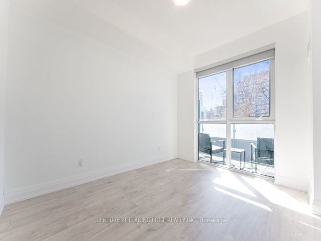 517 - 591 Sheppard Ave E