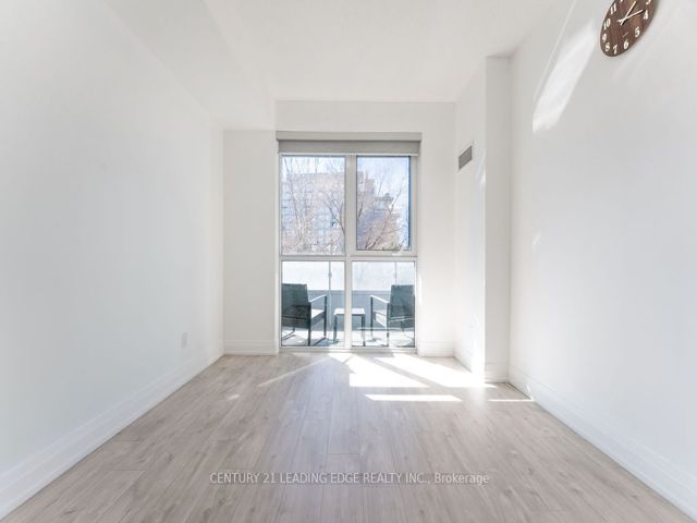 517 - 591 Sheppard Ave E