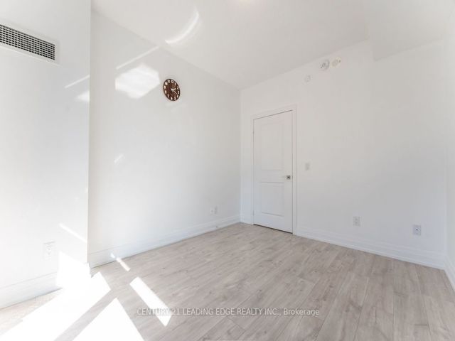 517 - 591 Sheppard Ave E