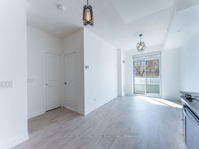 517 - 591 Sheppard Ave E