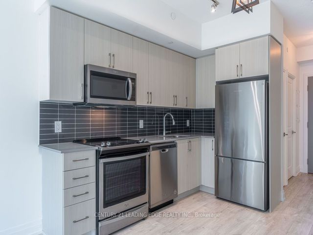 517 - 591 Sheppard Ave E