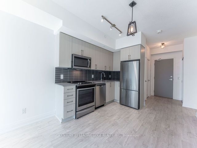 517 - 591 Sheppard Ave E