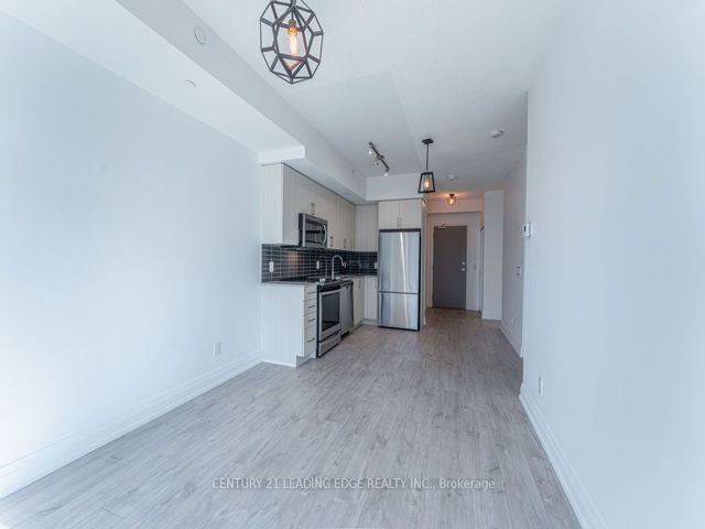 517 - 591 Sheppard Ave E