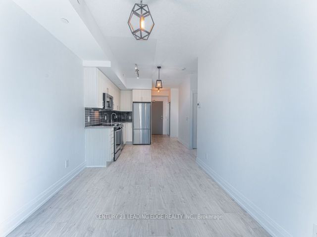 517 - 591 Sheppard Ave E