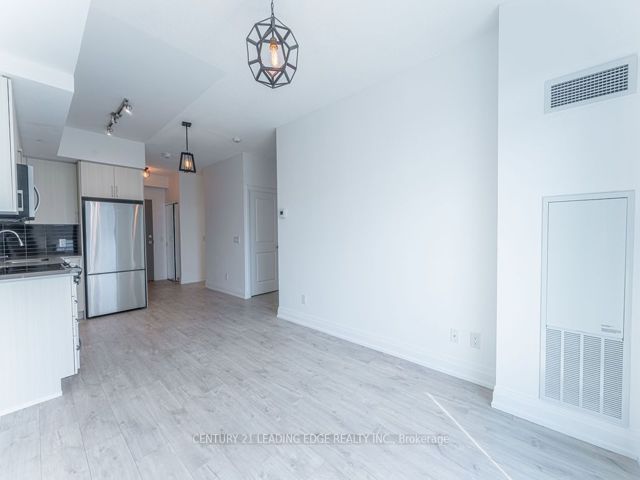 517 - 591 Sheppard Ave E