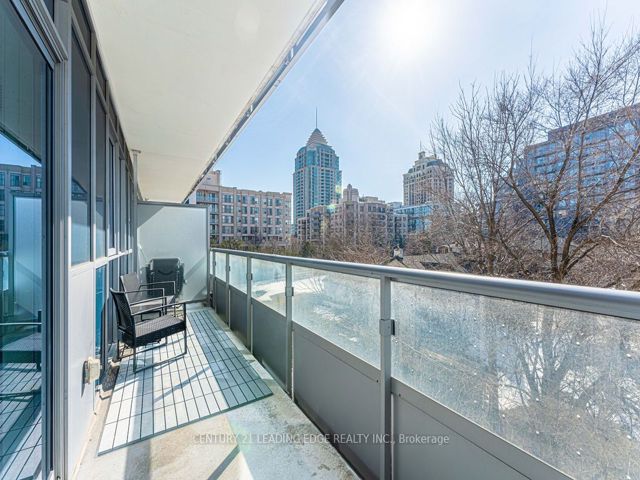 517 - 591 Sheppard Ave E
