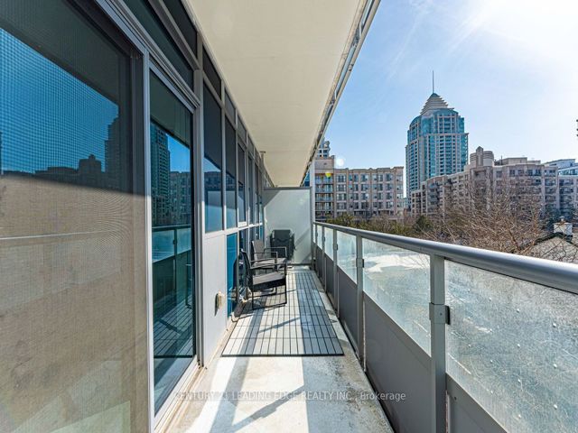 517 - 591 Sheppard Ave E