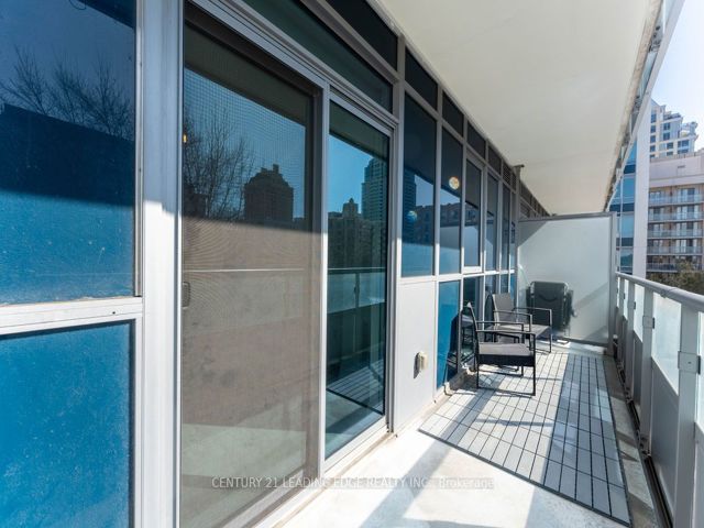 517 - 591 Sheppard Ave E