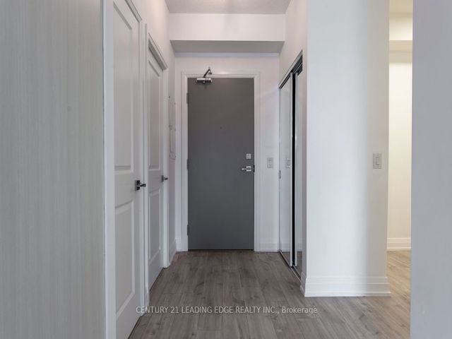 517 - 591 Sheppard Ave E