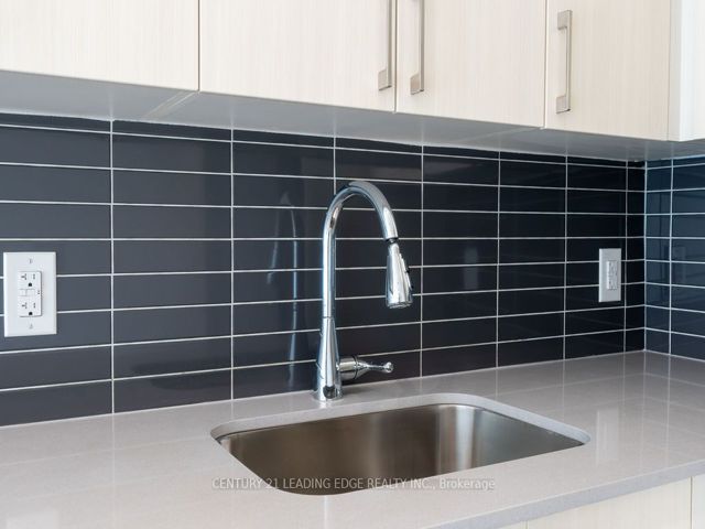 517 - 591 Sheppard Ave E