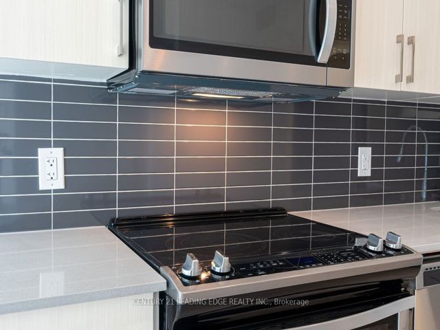 517 - 591 Sheppard Ave E