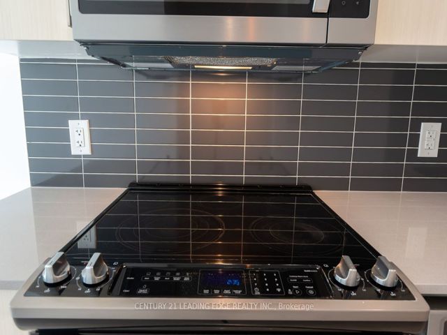 517 - 591 Sheppard Ave E
