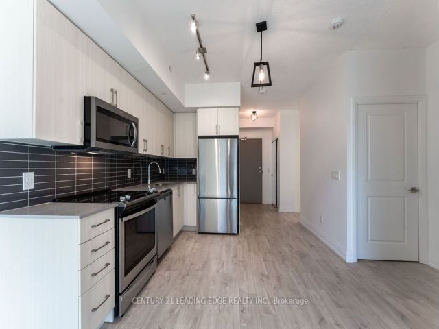 517 - 591 Sheppard Ave E