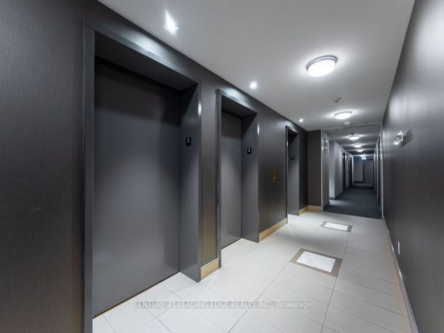 517 - 591 Sheppard Ave E