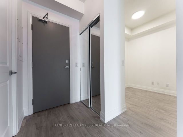 517 - 591 Sheppard Ave E