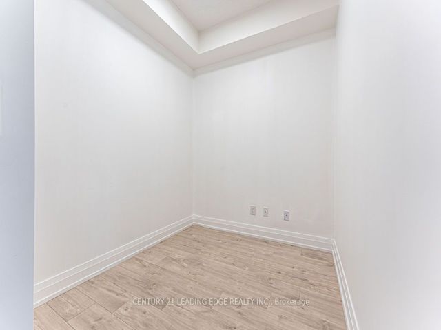 517 - 591 Sheppard Ave E