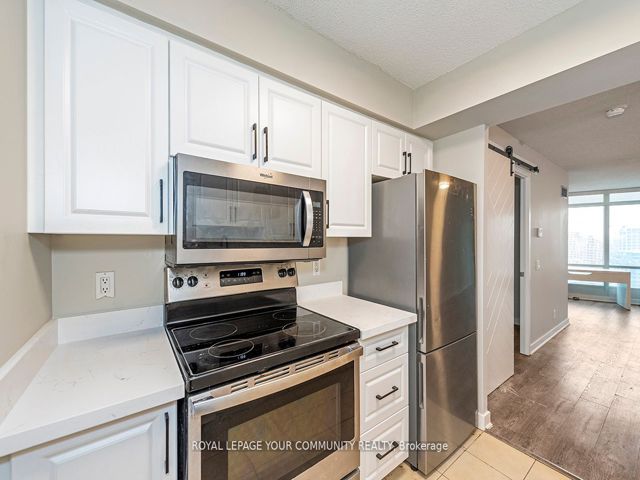 2102 - 373 Front St W