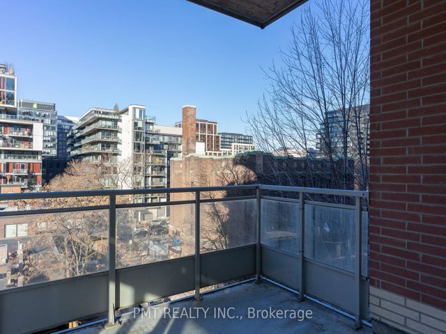 504 - 19 Brant St