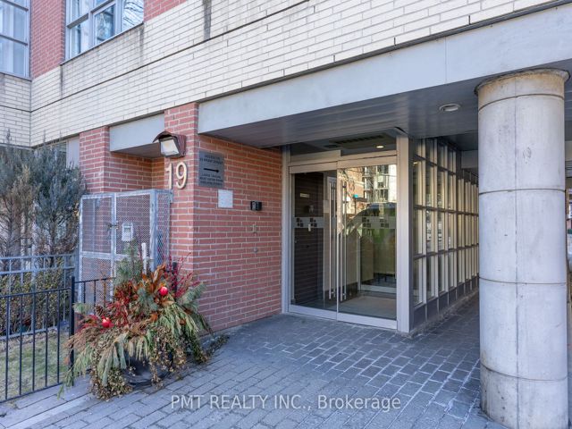 504 - 19 Brant St