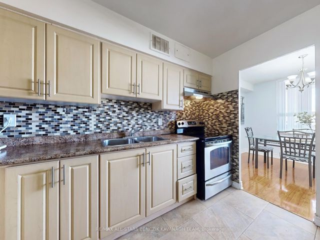 1701 - 1350 York Mills Rd