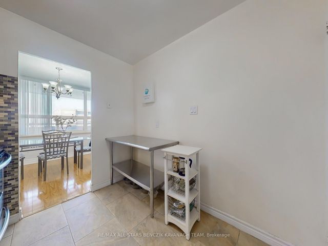 1701 - 1350 York Mills Rd