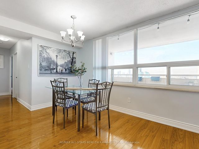 1701 - 1350 York Mills Rd