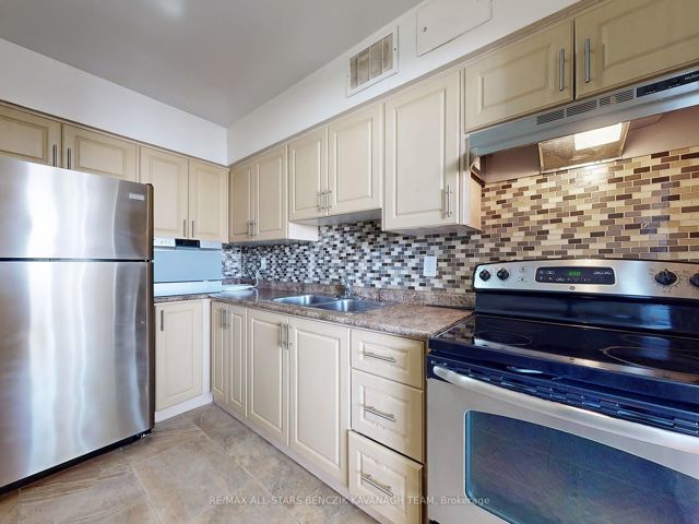 1701 - 1350 York Mills Rd