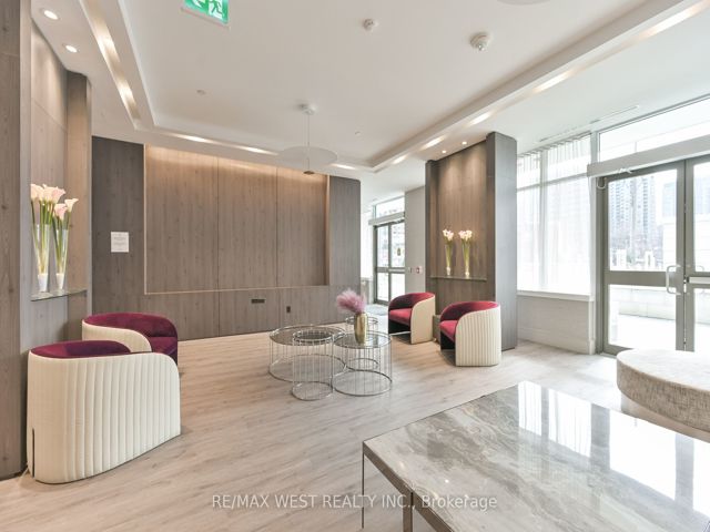 1911 - 75 Canterbury Pl NW