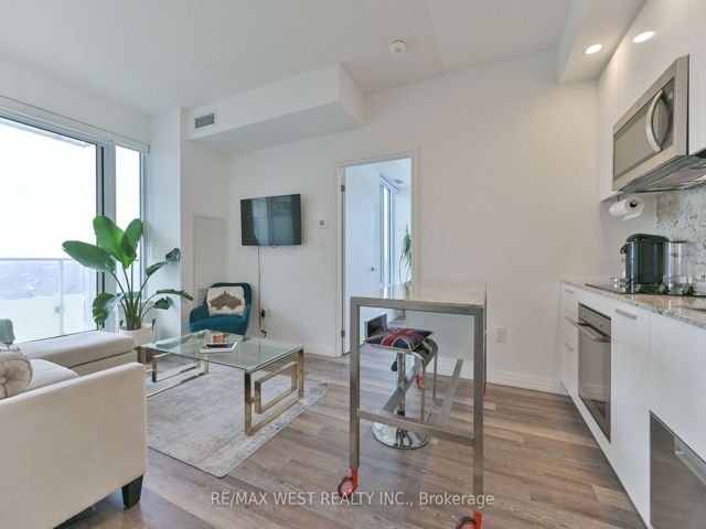 1911 - 75 Canterbury Pl NW