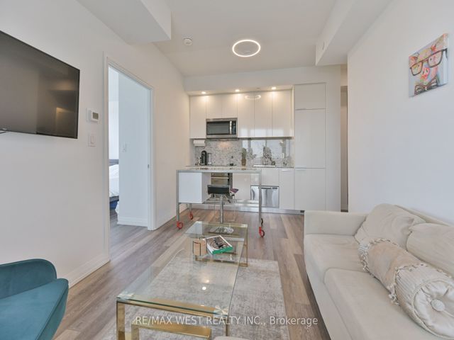 1911 - 75 Canterbury Pl NW