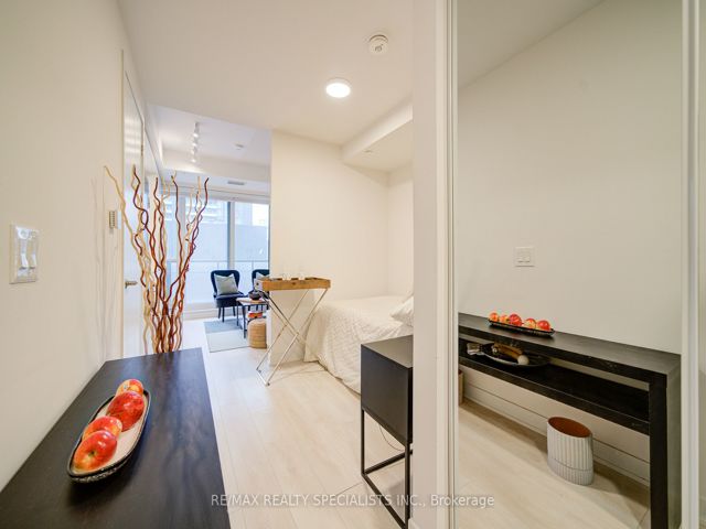 1306 - 130 River St