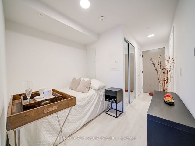 1306 - 130 River St