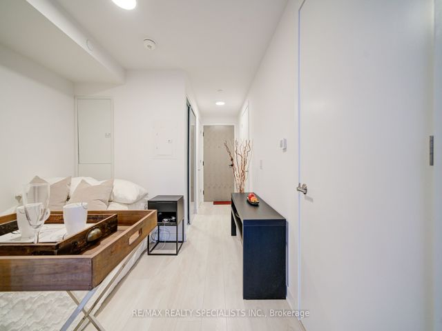 1306 - 130 River St