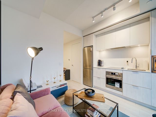 1306 - 130 River St