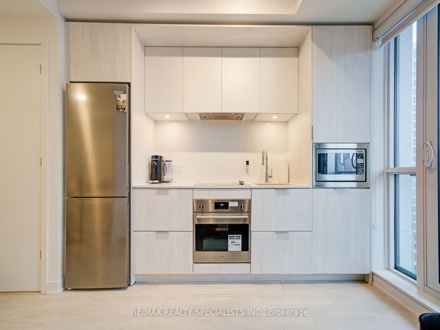 1306 - 130 River St