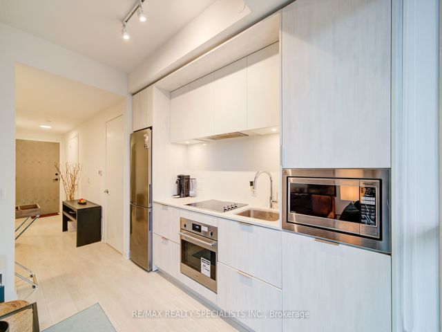 1306 - 130 River St