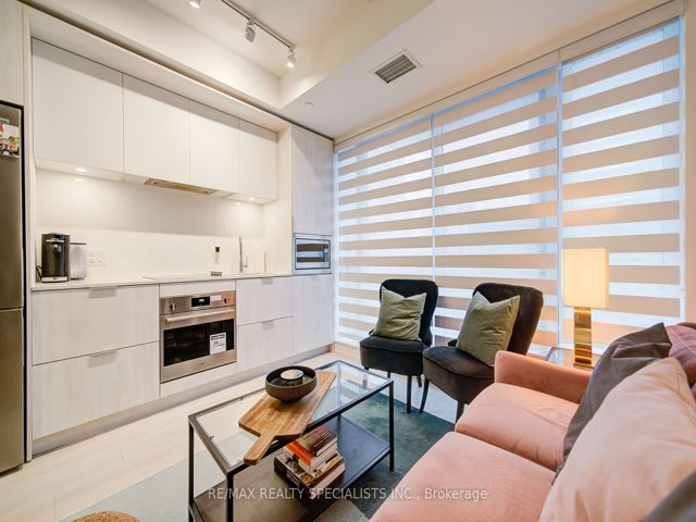 1306 - 130 River St