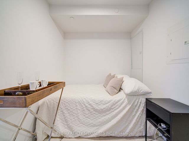 1306 - 130 River St