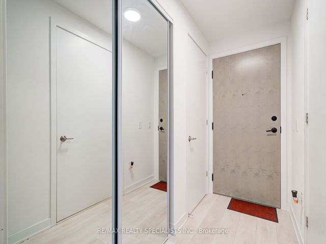 1306 - 130 River St