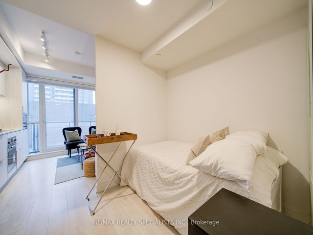 1306 - 130 River St