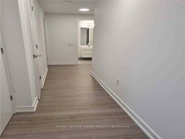 708 - 39 Roehampton Ave
