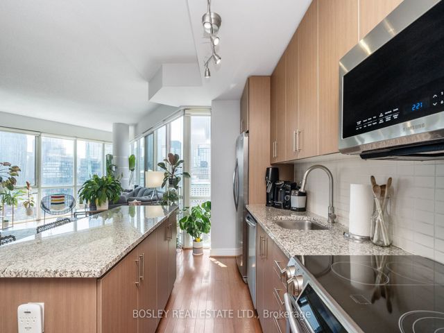 2104 - 112 George St
