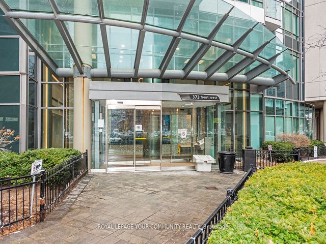 2102 - 373 Front St W