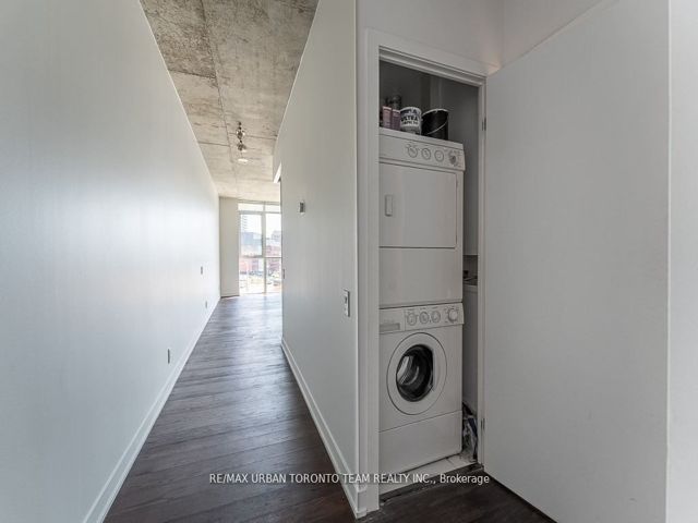411 - 318 King St E