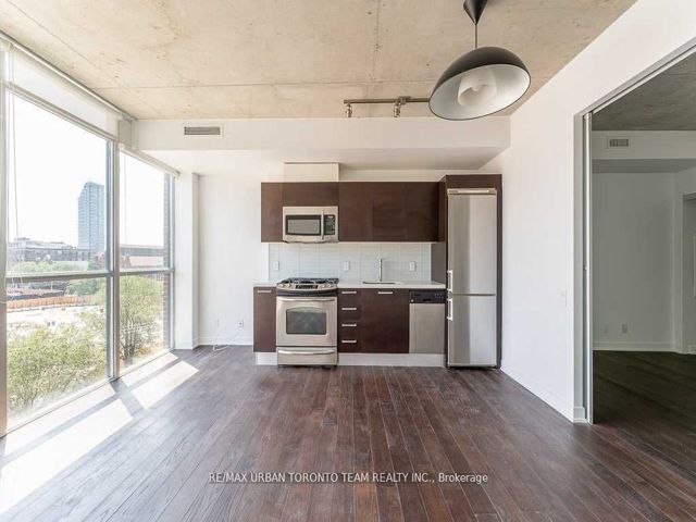 411 - 318 King St E