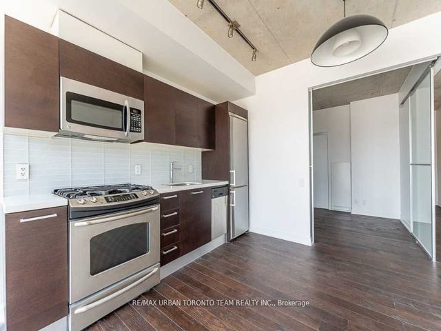 411 - 318 King St E
