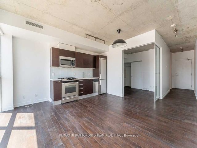 411 - 318 King St E