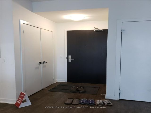 1605 - 770 Bay St