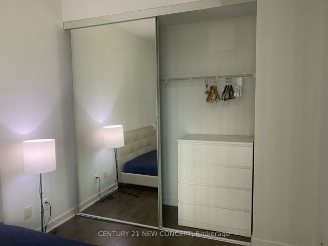 1605 - 770 Bay St